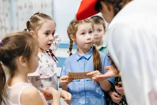 Занятие с ведущим в костюме