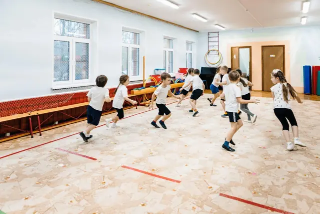 Бег в спортивном зале